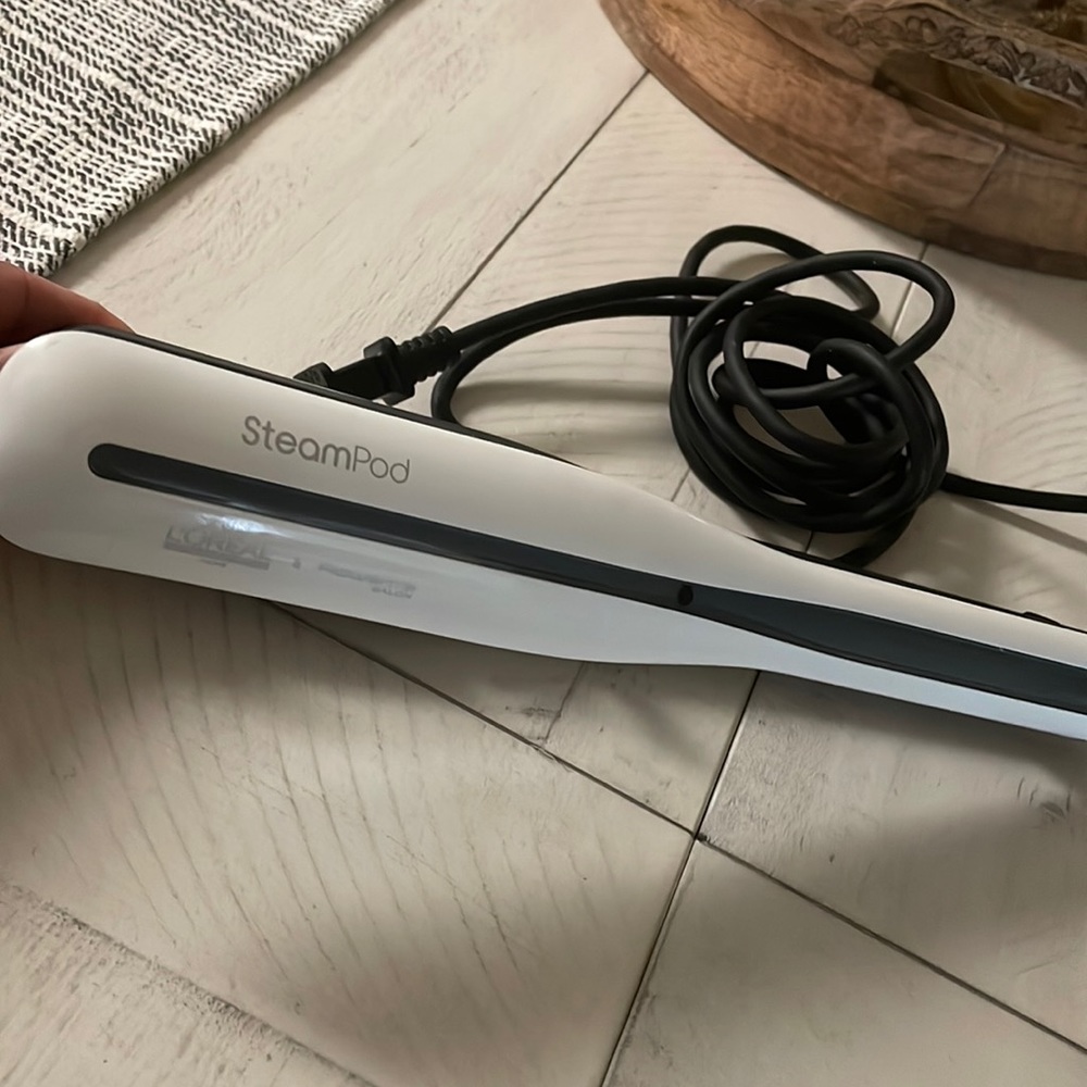 L’Oréal SteamPod Professional Flatiron and Styler